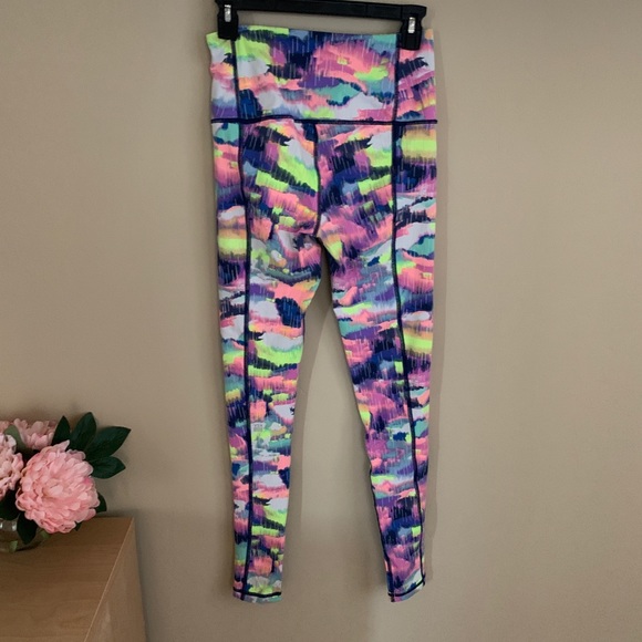 Victoria’s Secret Sport Knockout Legging - Picture 2 of 2